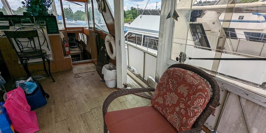 Chris-Craft Commander 44