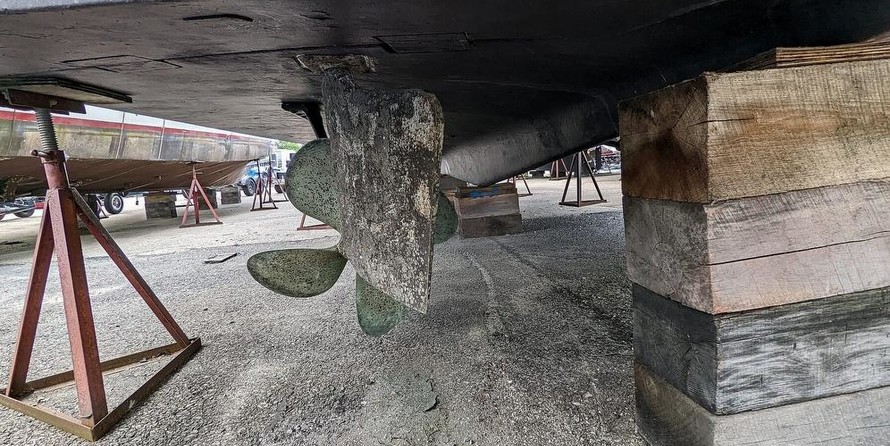 Chris-Craft Commander 44