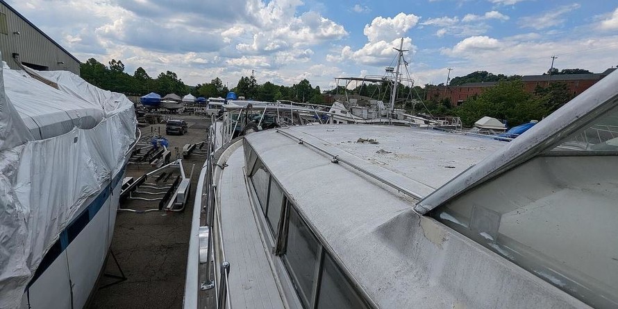 Chris-Craft Commander 44