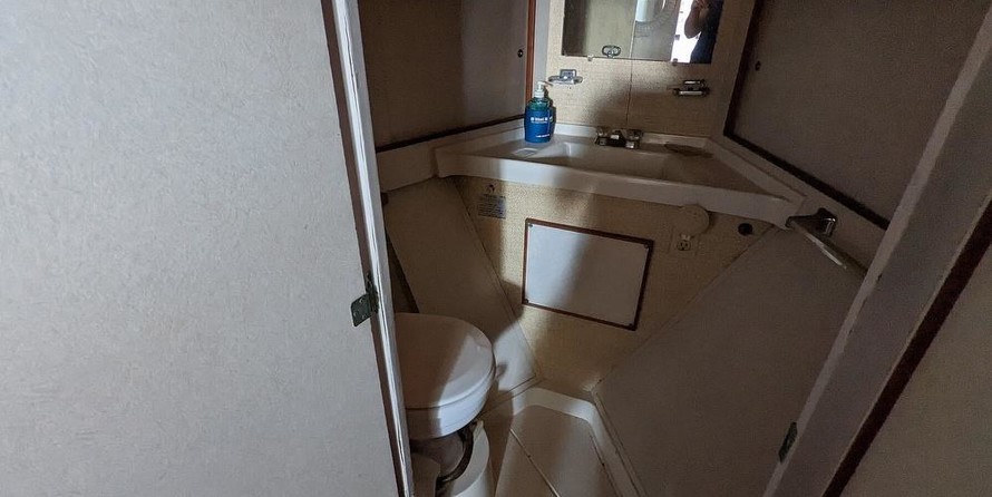 Chris-Craft Commander 44