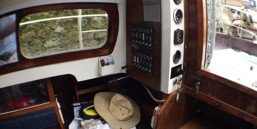 Custom Halcyon 27 (available)