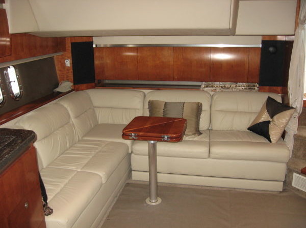 Cruisers Yachts 420 Express