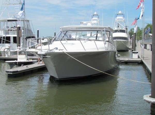 Cabo 41 Express cruiser
