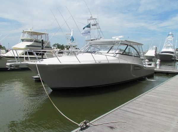 Cabo 41 Express cruiser
