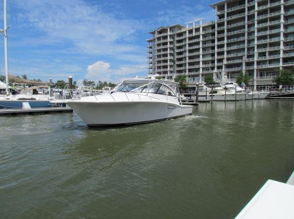 Cabo 41 Express cruiser