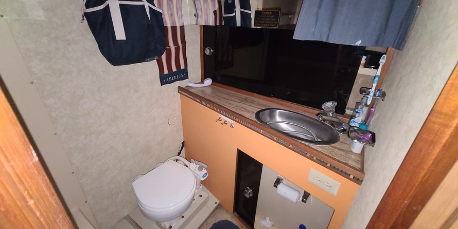 Chris-Craft Catalina 381