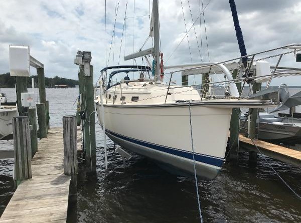 Island Packet Yachts Estero