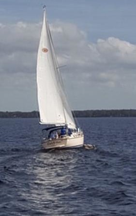 Island Packet Yachts Estero
