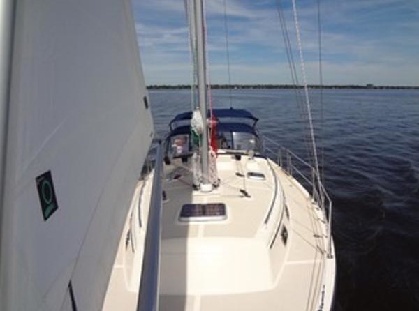 Island Packet Yachts Estero