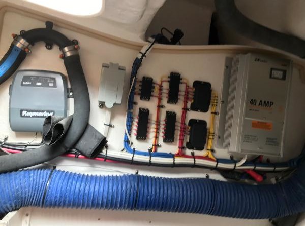 Island Packet Yachts Estero