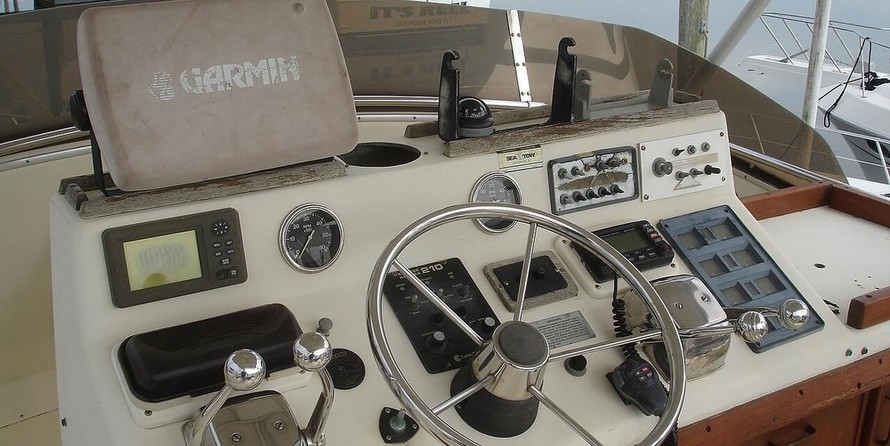 Chris-Craft 36 Commander