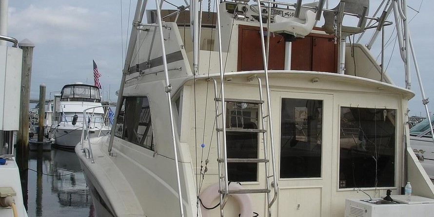 Chris-Craft 36 Commander