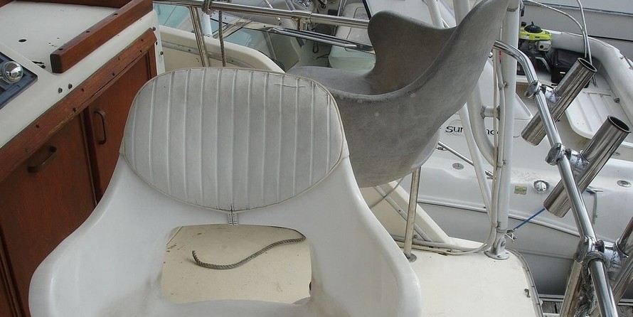 Chris-Craft 36 Commander