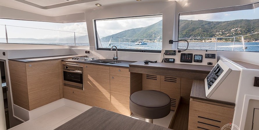 Bali catamarans 4.0 lounge