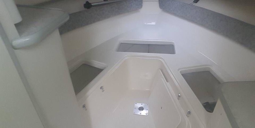 Robalo 2640 walkaround