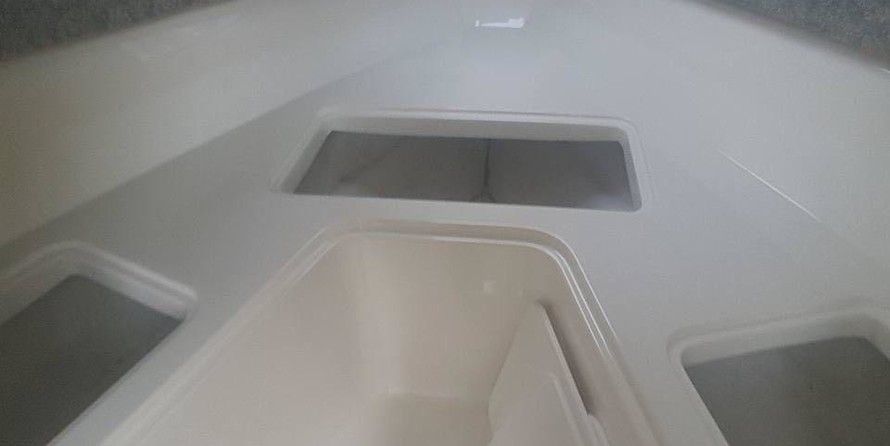 Robalo 2640 walkaround