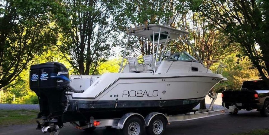 Robalo 2640 walkaround