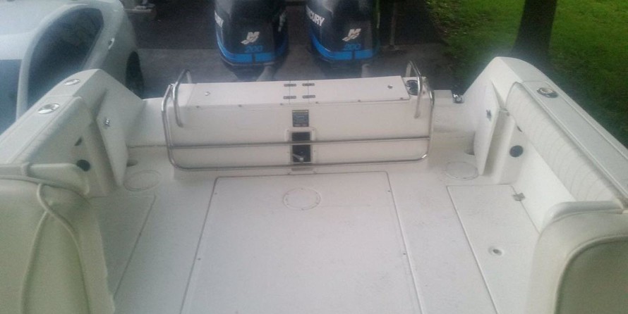 Robalo 2640 walkaround