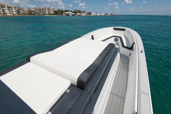 Custom CSR Powerboats V53