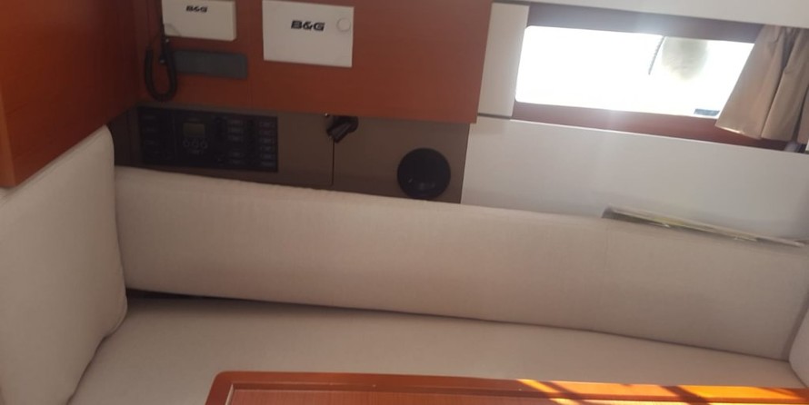 Beneteau Oceanis 38.1
