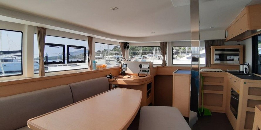 Lagoon 42
