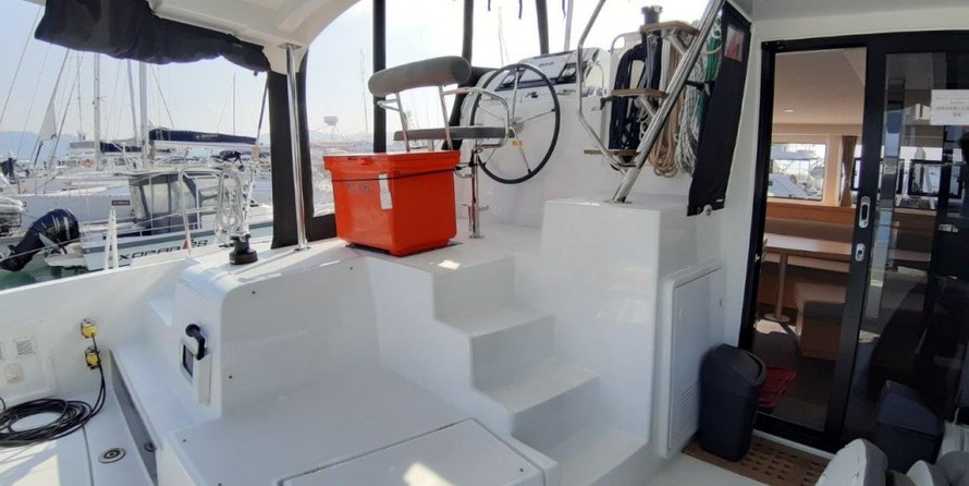 Lagoon 42