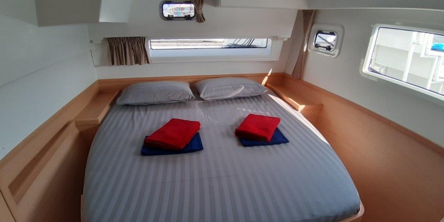 Lagoon 42