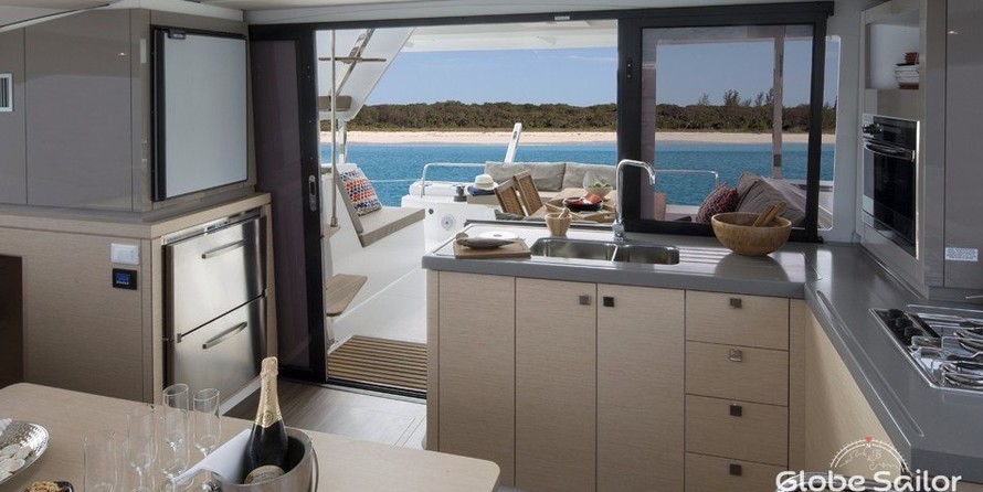 Fountaine Pajot Lucia 40