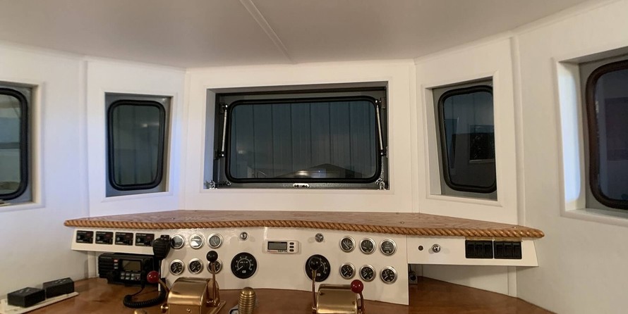 Euroship custom build de luxe motor 2000