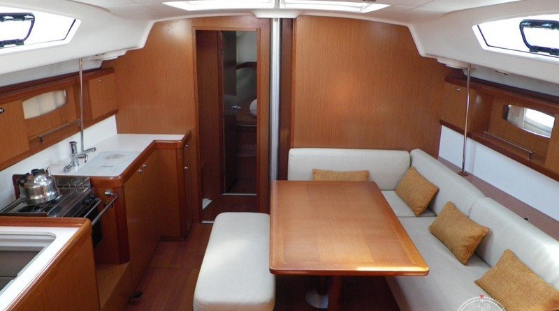 Beneteau 43