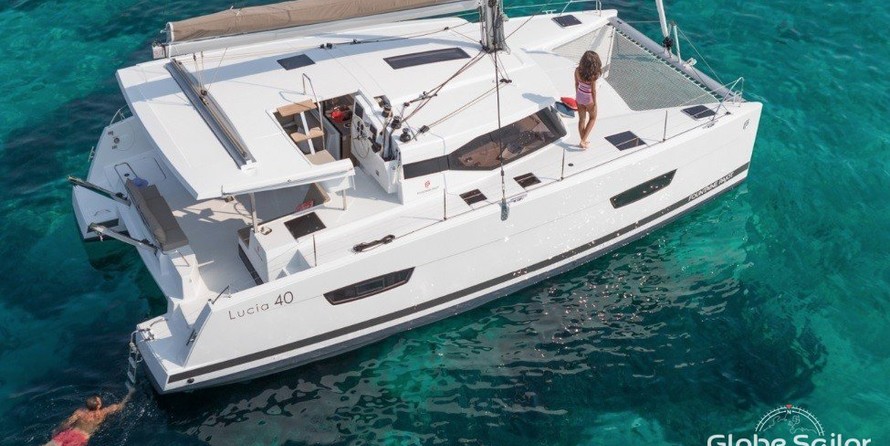 Fountaine Pajot Lucia 40