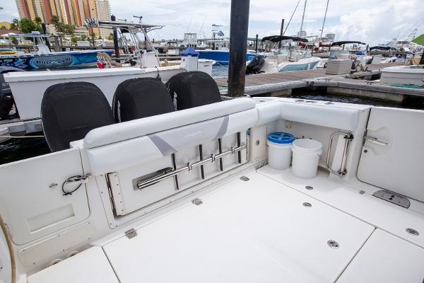 Boston Whaler 370 Outrage