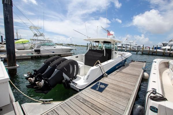 Boston Whaler 370 Outrage