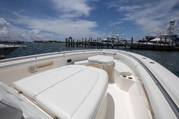 Boston Whaler 370 Outrage