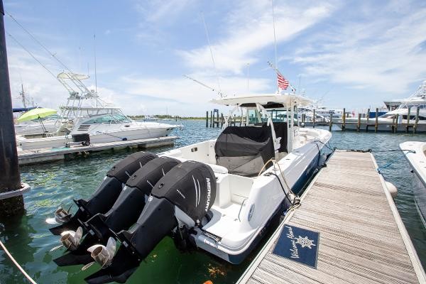Boston Whaler 370 Outrage