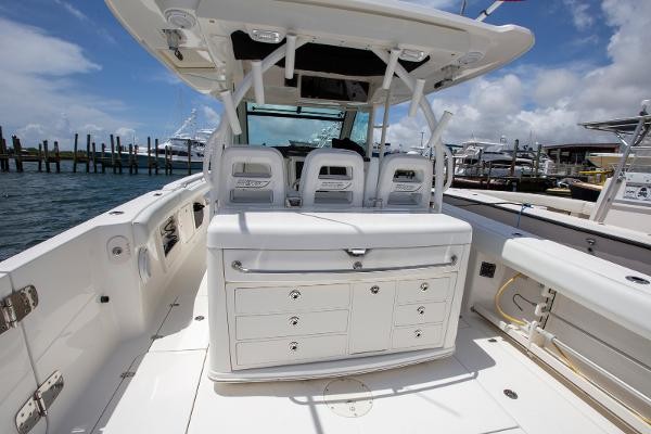 Boston Whaler 370 Outrage