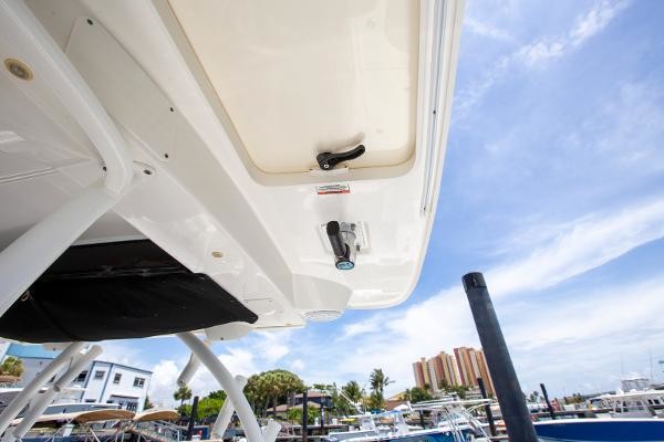 Boston Whaler 370 Outrage
