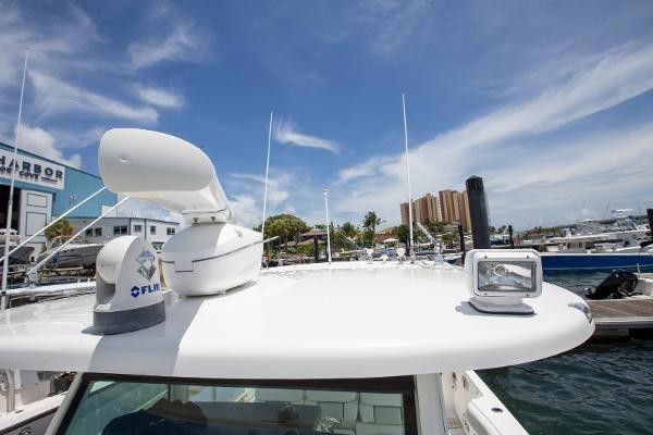 Boston Whaler 370 Outrage