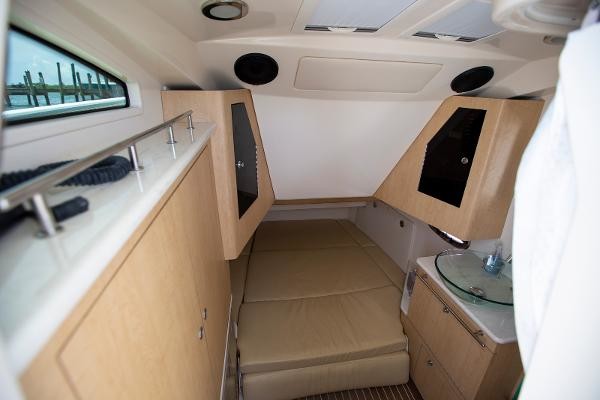 Boston Whaler 370 Outrage