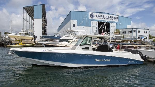 Boston Whaler 370 Outrage
