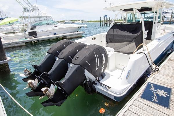 Boston Whaler 370 Outrage