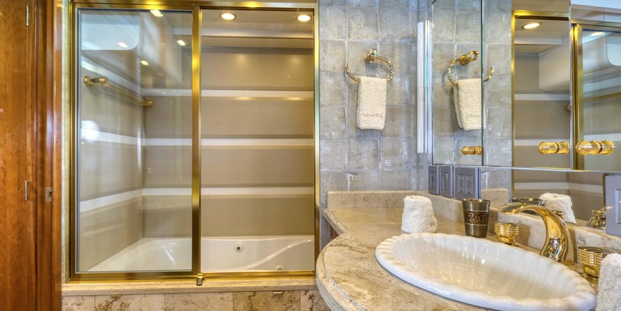 Hatteras 77 Convertible