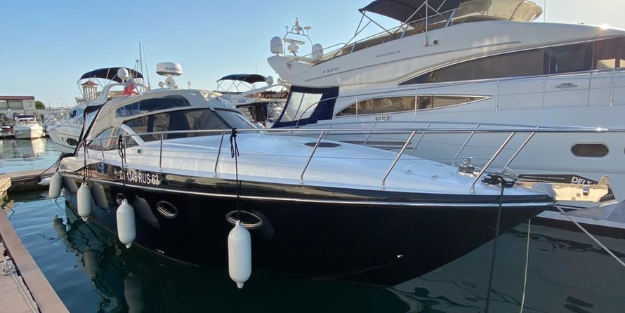 Pershing 37
