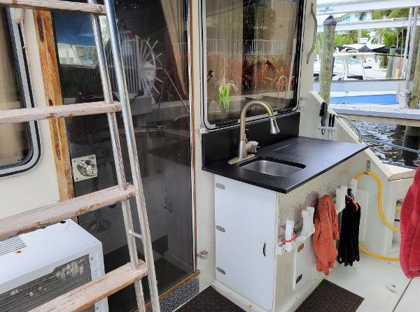 Chris-Craft Commander 44