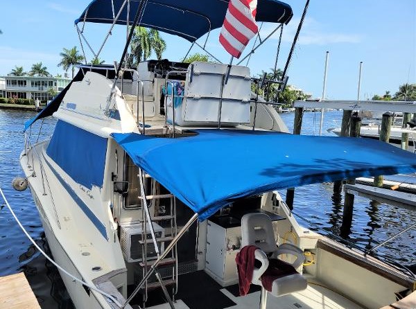 Chris-Craft Commander 44