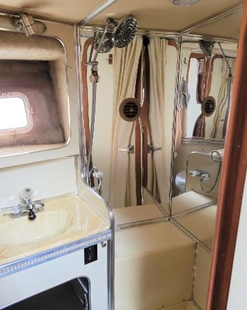 Chris-Craft Commander 44