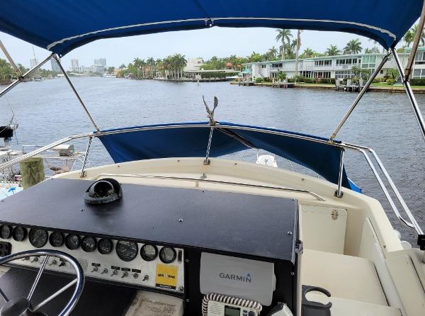 Chris-Craft Commander 44