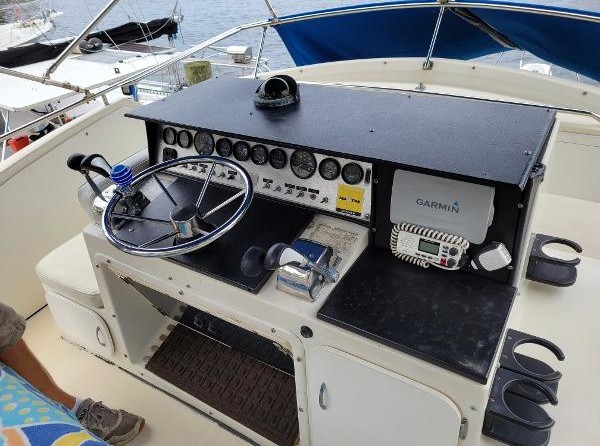 Chris-Craft Commander 44