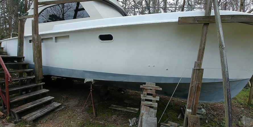 Hatteras 41 Yacht Fish