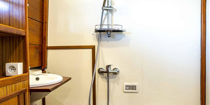 Simpson 12 meter junk rigged